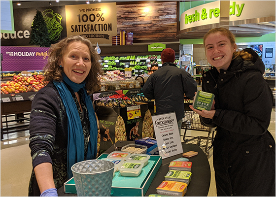 Station de dégustation du Fauxmage Fresh Start dans un magasin Sobeys.