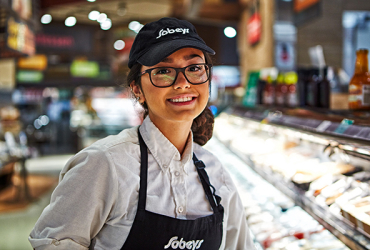 A picture of sobyes woman employe.